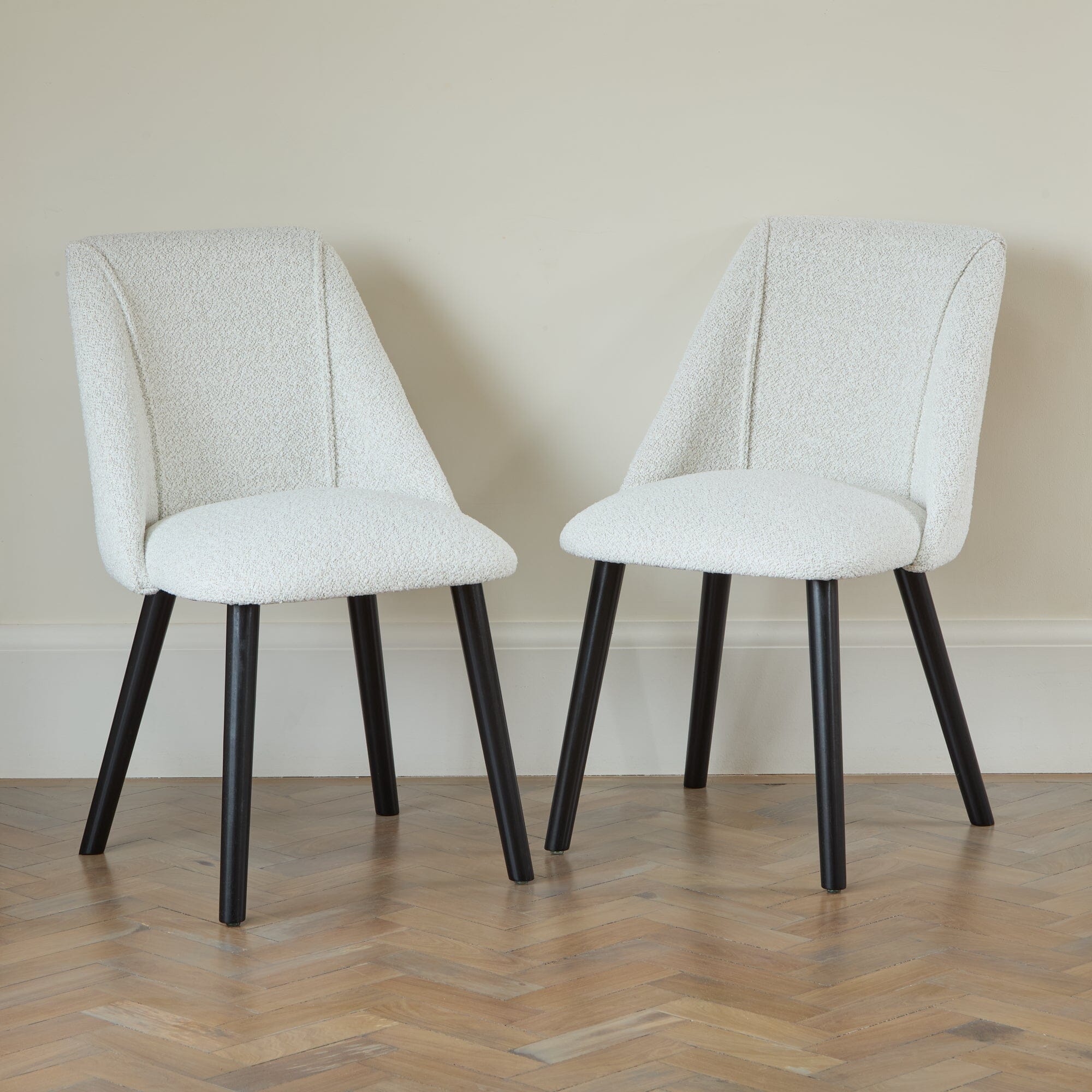 Amelia Black Oak Oval Extending Dining Table Set - 6 Seater - Freya Oat Boucle Dining Chairs- Black Oak Legs - Image 6