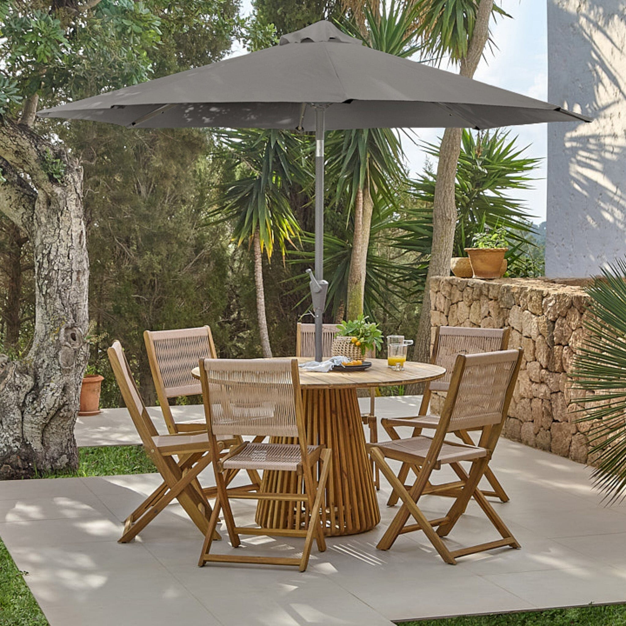 Willow 6 Seater Round Wooden Garden Dining Set with 6 Cove Rope Chairs & Round Grey Parasol - Image 1