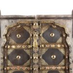 Iron & Brass Door On Stand From Shekhawati - 19th Century - Image 3