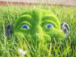 Resin Hedge Peeker Grass Effect Garden Ornament Head Sculpture - Image 10