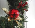 Premium Red & Gold Christmas Wreath 40cm - Image 4